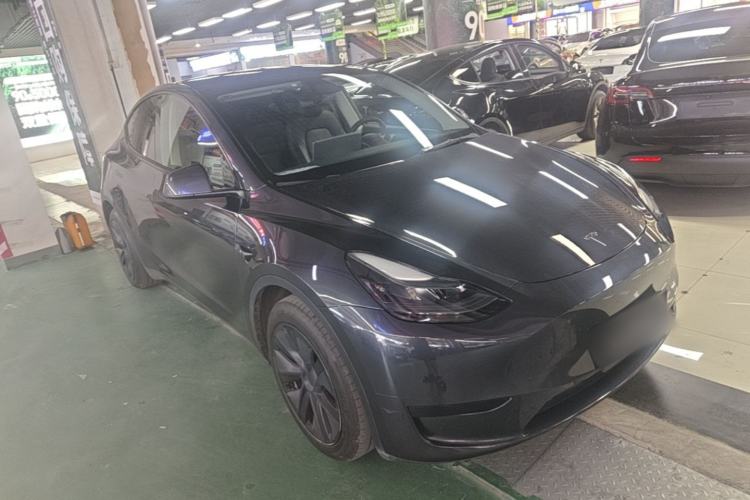 Used Tesla Model Y 2024 Rear-Wheel-Drive Version Front Right 45 Deg