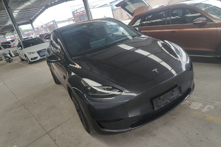 Used Tesla Model Y 2024 Rear-Wheel-Drive Version Front Right 45 Deg