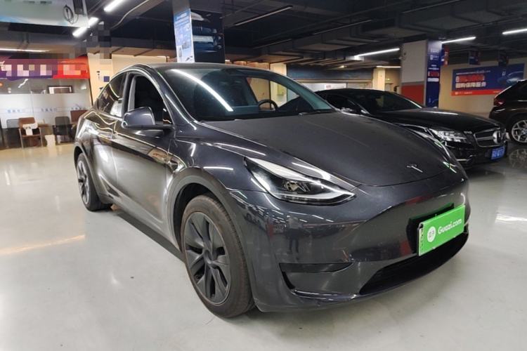 Used Tesla Model Y 2024 Rear-Wheel-Drive Version Front Right 45 Deg