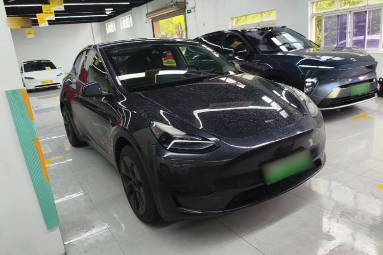 Used Tesla Model Y 2024 Rear-Wheel-Drive Version Front Right 45 Deg