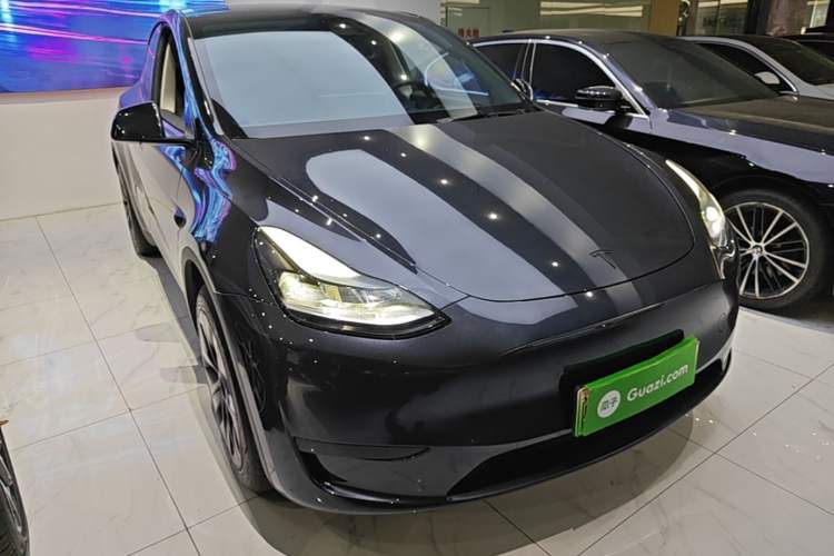 Used Tesla Model Y 2024 Rear-Wheel-Drive Version Front Right 45 Deg