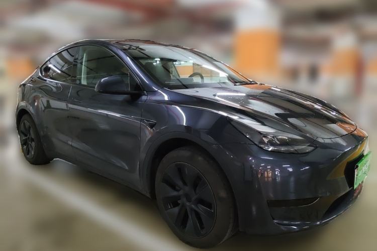 Used Tesla Model Y 2024 Rear-Wheel-Drive Version Front Right 45 Deg