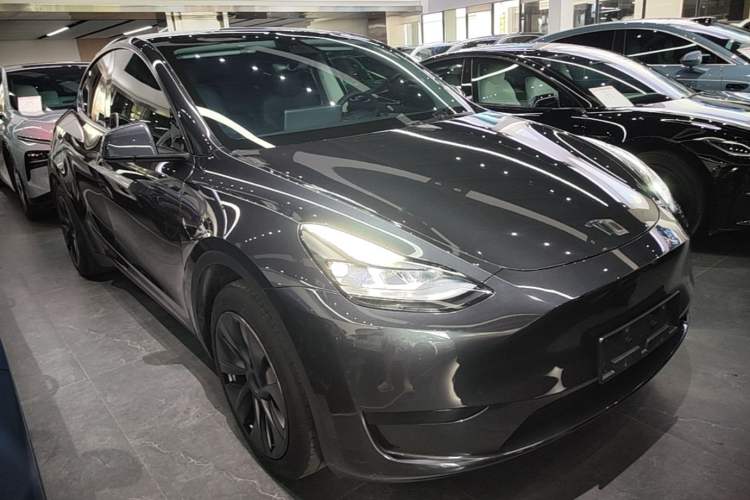 Used Tesla Model Y 2024 Rear-Wheel-Drive Version Front Right 45 Deg