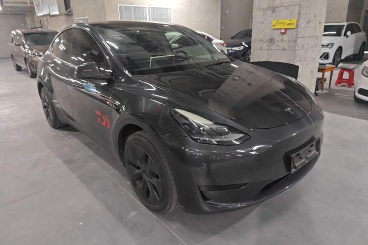 Used Tesla Model Y 2024 Rear-Wheel-Drive Version Front Right 45 Deg