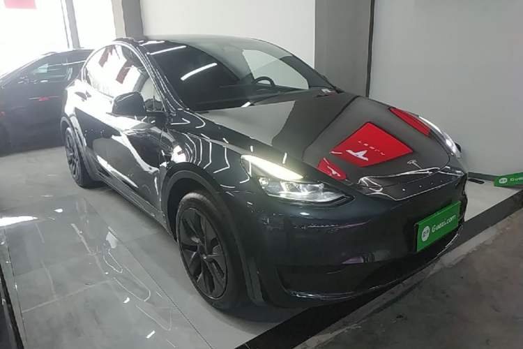 Used Tesla Model Y 2024 Rear-Wheel-Drive Version Front Right 45 Deg