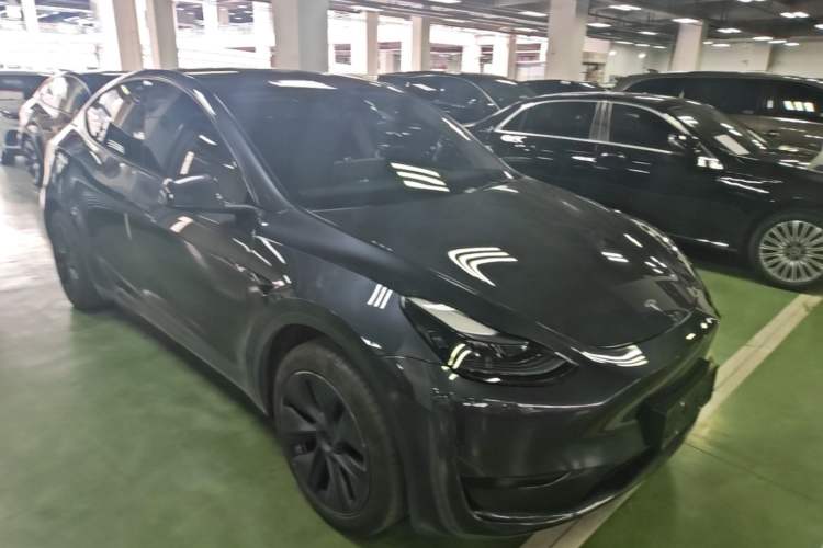 Used Tesla Model Y 2024 Rear-Wheel-Drive Version Front Right 45 Deg