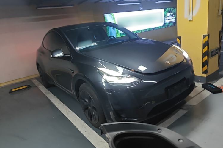Used Tesla Model Y 2024 Rear-Wheel-Drive Version Front Right 45 Deg