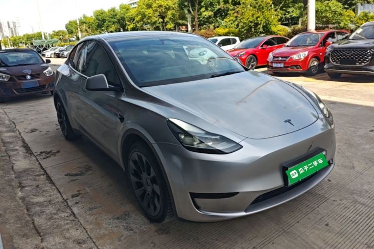Used Tesla Model Y 2024 Rear-Wheel-Drive Version Front Right 45 Deg