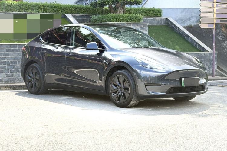 Used Tesla Model Y 2024 Rear-Wheel-Drive Version Front Right 45 Deg