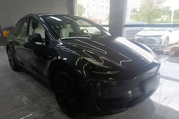 Used Tesla Model Y 2024 Rear-Wheel-Drive Version Front Right 45 Deg