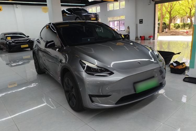 Used Tesla Model Y 2024 Rear-Wheel-Drive Version Front Right 45 Deg