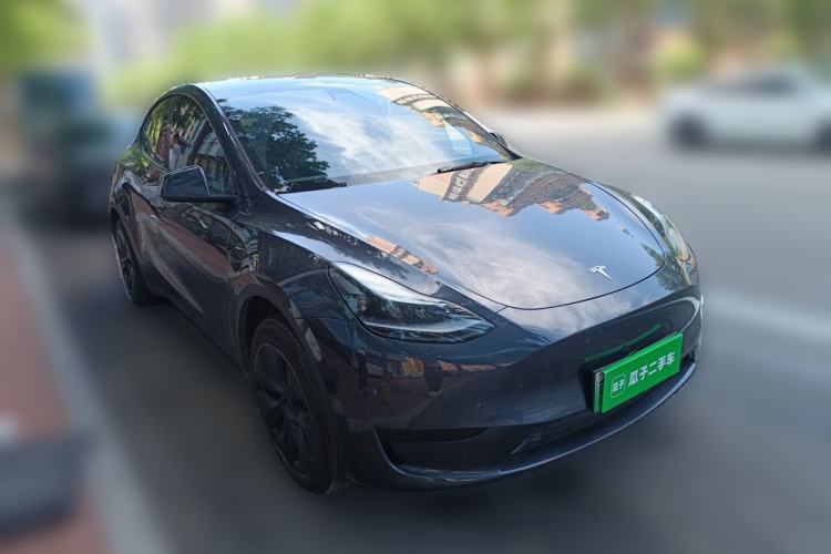 Used Tesla Model Y 2024 Rear-Wheel-Drive Version Front Right 45 Deg