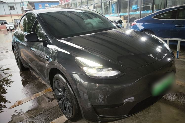 Used Tesla Model Y 2024 Rear-Wheel-Drive Version Front Right 45 Deg