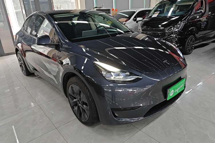 Used Tesla Model Y 2024 Rear-Wheel-Drive Version Front Right 45 Deg
