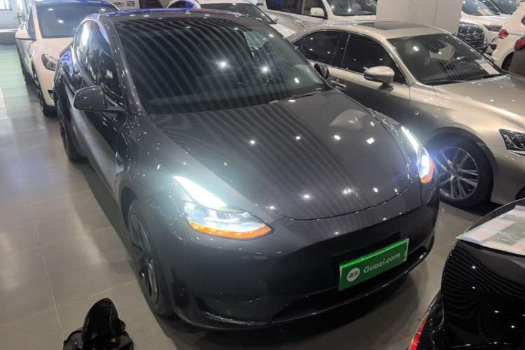 Used Tesla Model Y 2024 Rear-Wheel-Drive Version Front Right 45 Deg