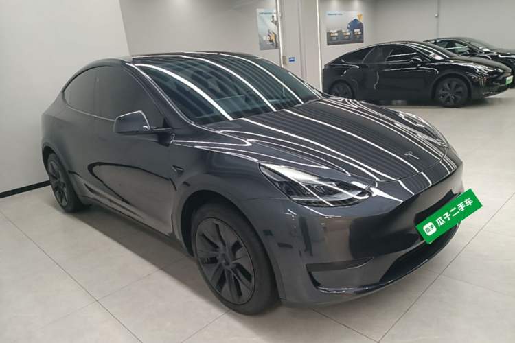 Used Tesla Model Y 2024 Rear-Wheel-Drive Version Front Right 45 Deg