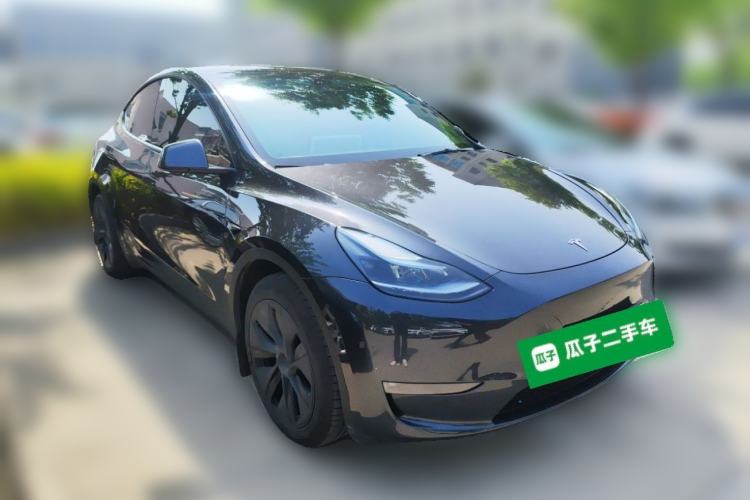 Used Tesla Model Y 2024 Long-Range All-Wheel-Drive Version Front Right 45 Deg