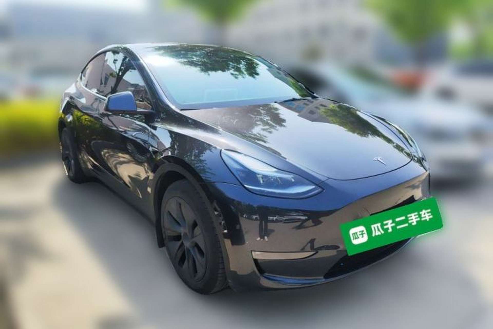 Used Tesla Model Y 2024 Long-Range All-Wheel-Drive Version Front Right 45 Deg