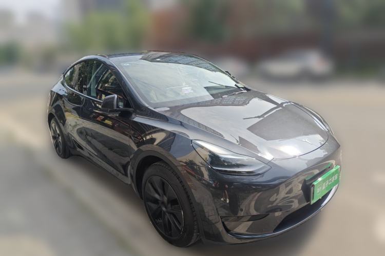 Used Tesla Model Y 2024 Rear-Wheel-Drive Version Front Right 45 Deg