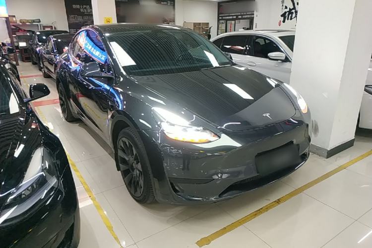 Used Tesla Model Y 2024 Rear-Wheel-Drive Version Front Right 45 Deg