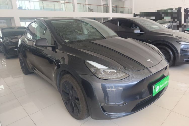 Used Tesla Model Y 2024 Long-Range All-Wheel-Drive Version Front Right 45 Deg