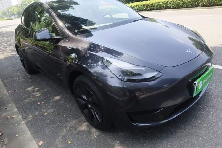 Used Tesla Model Y 2024 Rear-Wheel-Drive Version Front Right 45 Deg