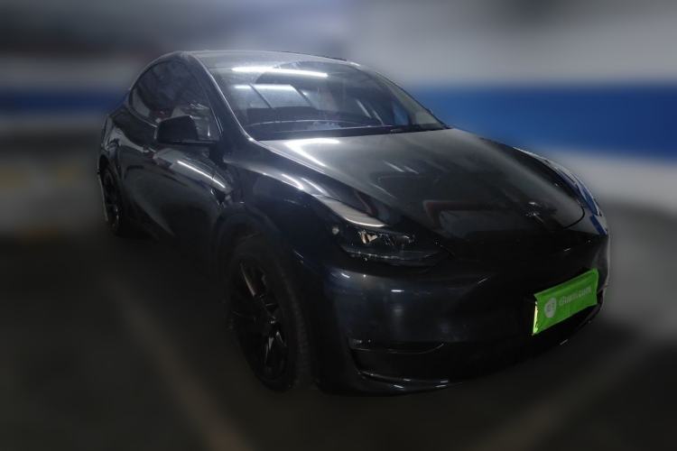 Used Tesla Model Y 2024 Long-Range All-Wheel-Drive Version Front Right 45 Deg
