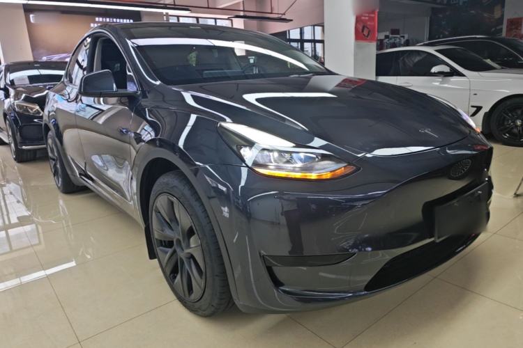Used Tesla Model Y 2024 Rear-Wheel-Drive Version Front Right 45 Deg