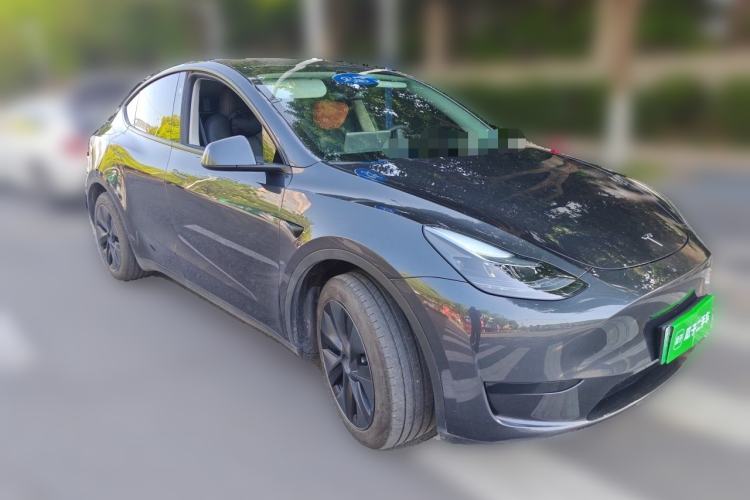 Used Tesla Model Y 2024 Rear-Wheel-Drive Version Front Right 45 Deg