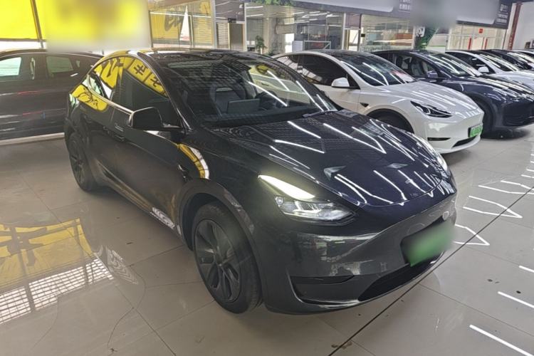 Used Tesla Model Y 2024 Rear-Wheel-Drive Version Front Right 45 Deg