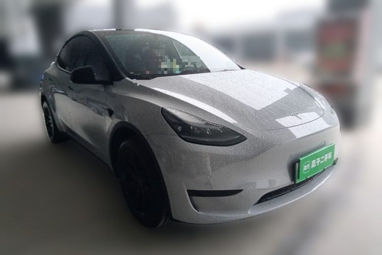 Used Tesla Model Y 2024 Rear-Wheel-Drive Version Front Right 45 Deg