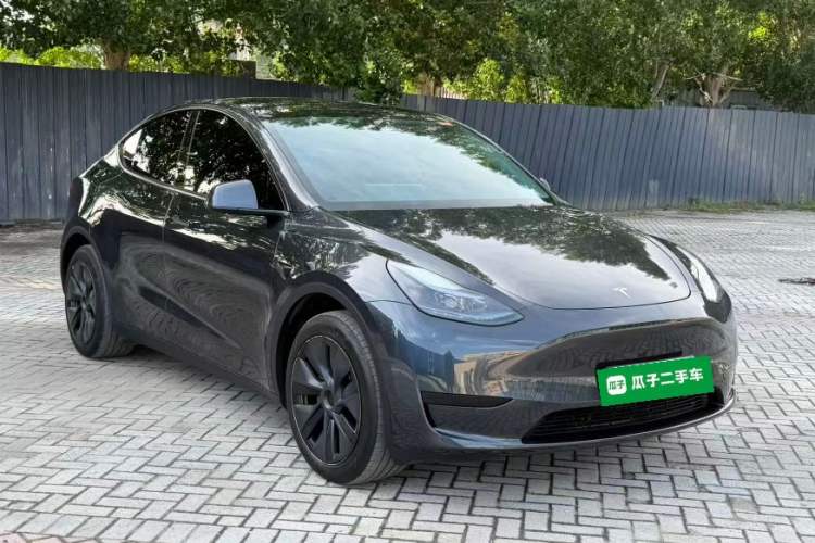 Used Tesla Model Y 2024 Rear-Wheel-Drive Version Front Right 45 Deg
