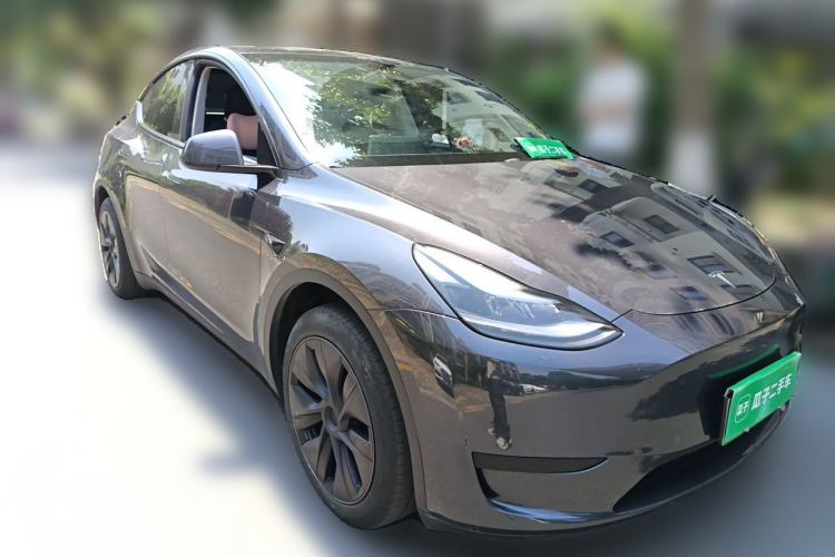 Used Tesla Model Y 2024 Rear-Wheel-Drive Version Front Right 45 Deg