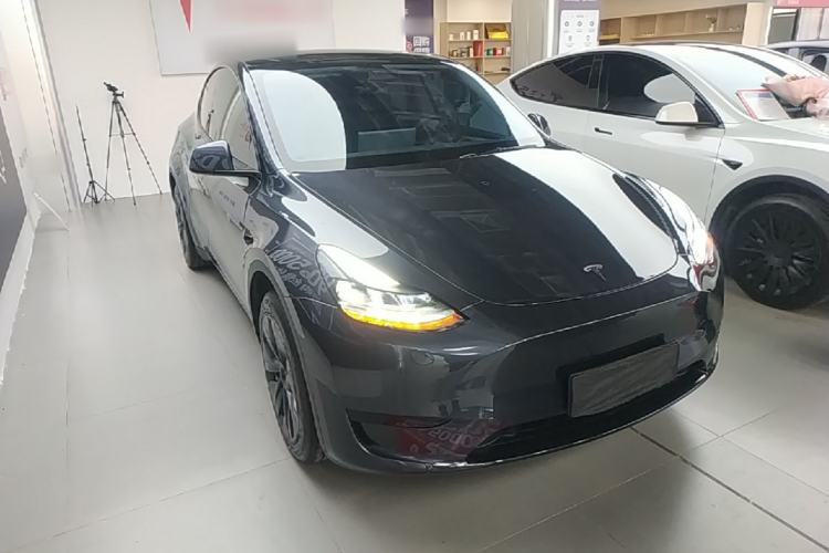 Used Tesla Model Y 2024 Rear-Wheel-Drive Version Front Right 45 Deg