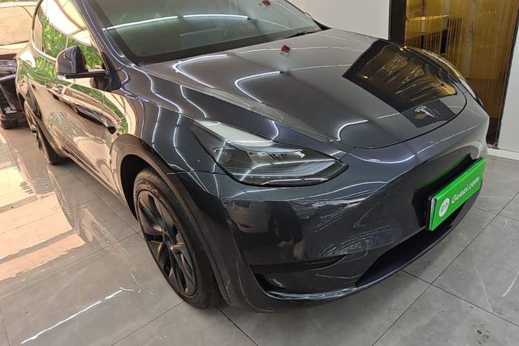 Used Tesla Model Y 2024 Rear-Wheel-Drive Version Front Right 45 Deg