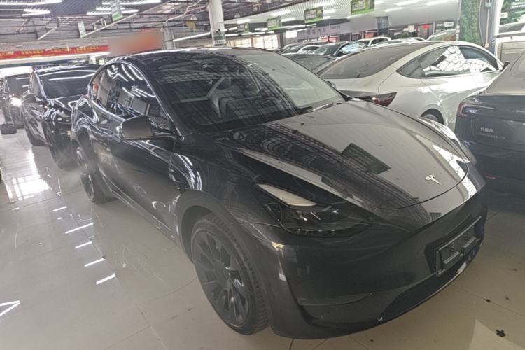 Used Tesla Model Y 2024 Long-Range All-Wheel-Drive Version Front Right 45 Deg