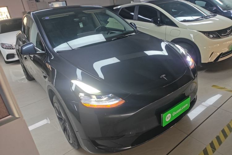 Used Tesla Model Y 2024 Rear-Wheel-Drive Version Front Right 45 Deg