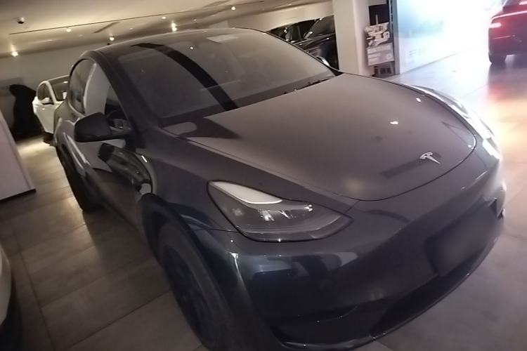 Used Tesla Model Y 2024 Rear-Wheel-Drive Version Front Right 45 Deg