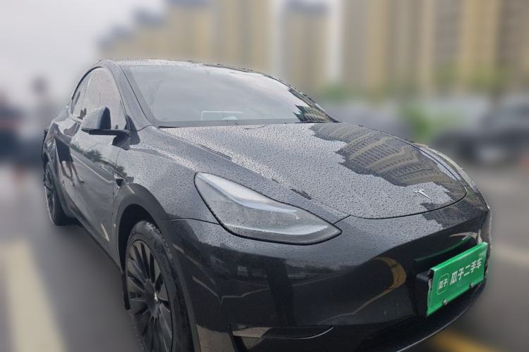 Used Tesla Model Y 2024 Long-Range All-Wheel-Drive Version Front Right 45 Deg