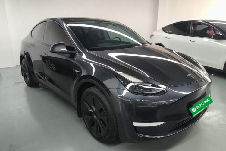 Used Tesla Model Y 2024 Rear-Wheel-Drive Version Front Right 45 Deg