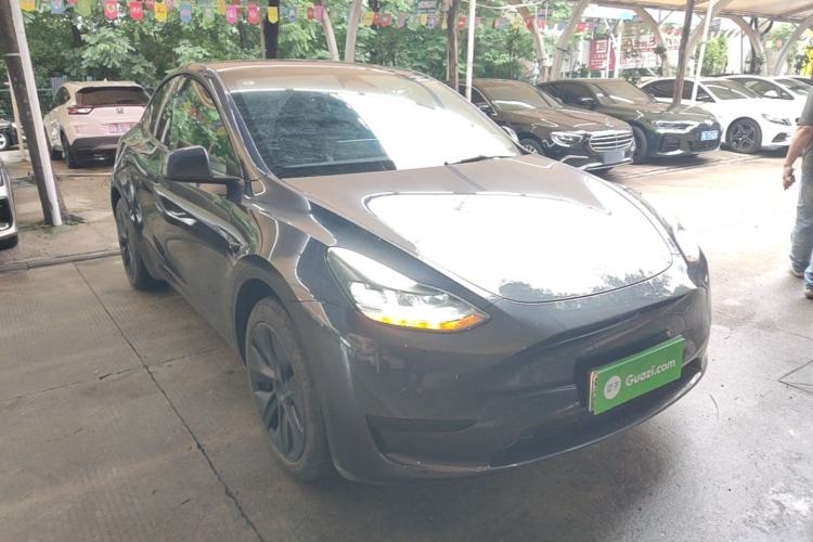 Used Tesla Model Y 2024 Rear-Wheel-Drive Version Front Right 45 Deg