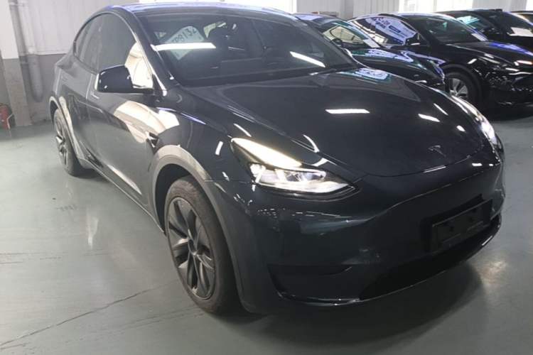 Used Tesla Model Y 2024 Rear-Wheel-Drive Version Front Right 45 Deg
