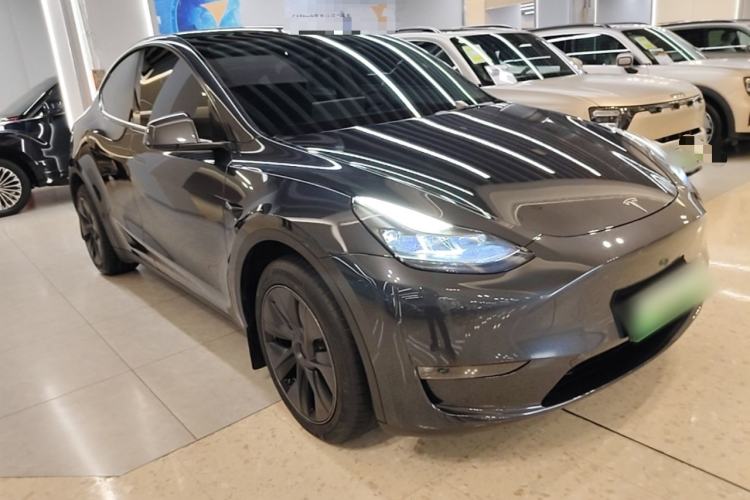 Used Tesla Model Y 2024 Long-Range All-Wheel-Drive Version Front Right 45 Deg