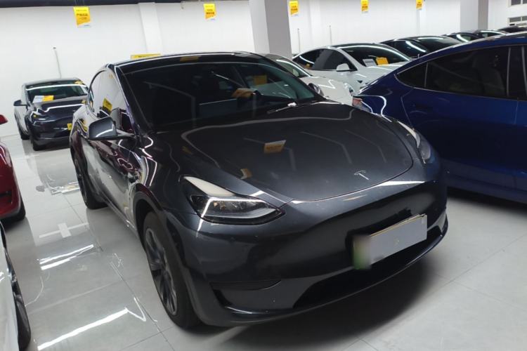 Used Tesla Model Y 2024 Rear-Wheel-Drive Version Front Right 45 Deg