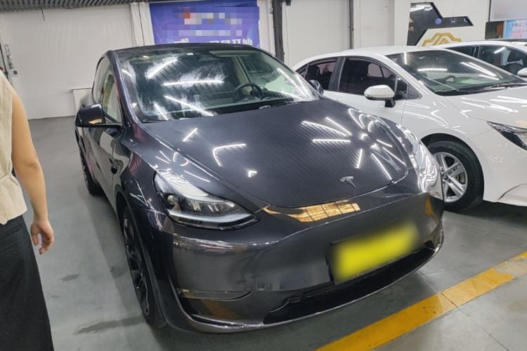 Used Tesla Model Y 2024 Long-Range All-Wheel-Drive Version Front Right 45 Deg