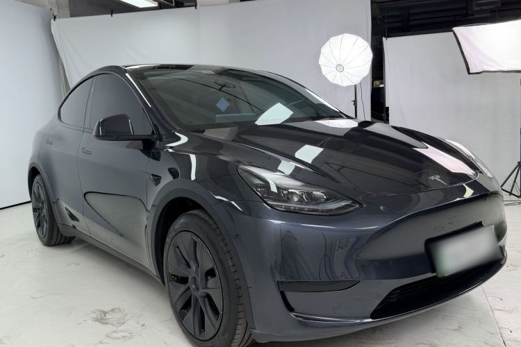 Used Tesla Model Y 2024 Rear-Wheel-Drive Version Front Right 45 Deg