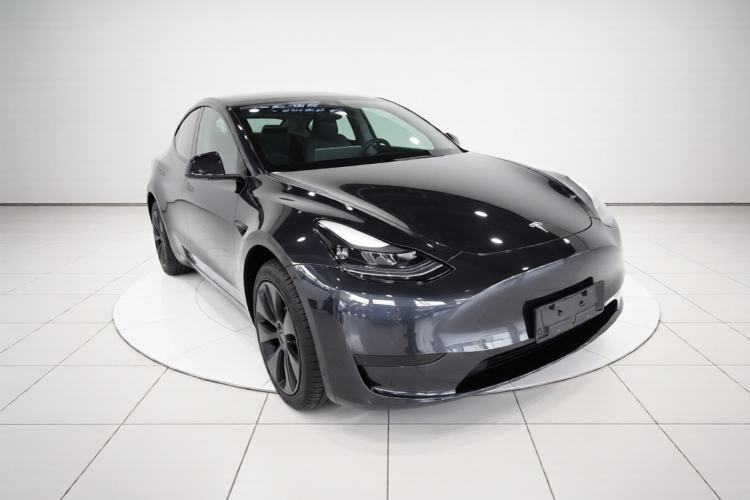 Used Tesla Model Y 2024 Rear-Wheel-Drive Version Front Right 45 Deg