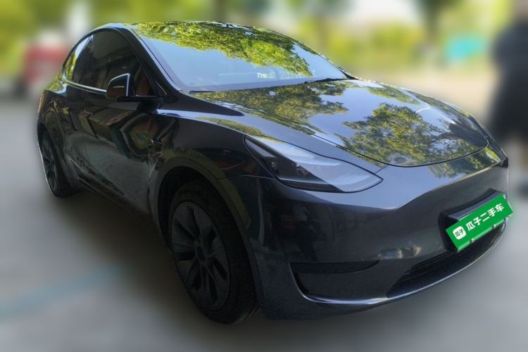 Used Tesla Model Y 2024 Rear-Wheel-Drive Version Front Right 45 Deg