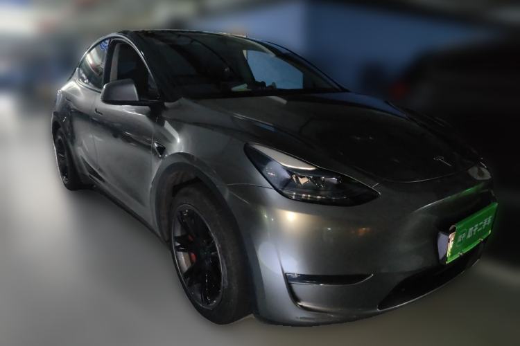 Used Tesla Model Y 2024 Long-Range All-Wheel-Drive Version Front Right 45 Deg
