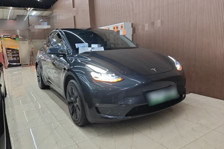 Used Tesla Model Y 2024 Long-Range All-Wheel-Drive Version Front Right 45 Deg